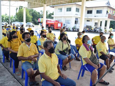 ผู้ว่าราชการจังหวัดปราจีนบุรี มอบถุงยังชีพให้ประชาชนผู้ประสบอุทก