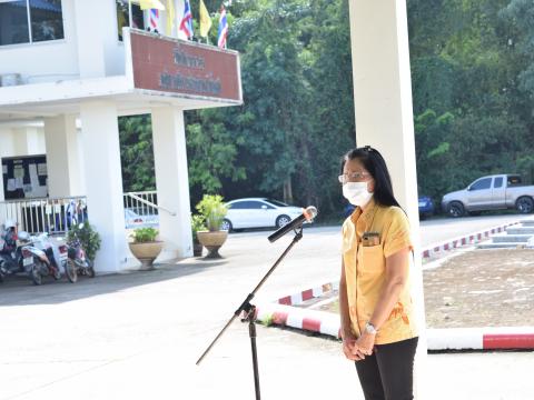 ผู้ว่าราชการจังหวัดปราจีนบุรี มอบถุงยังชีพให้ประชาชนผู้ประสบอุทก