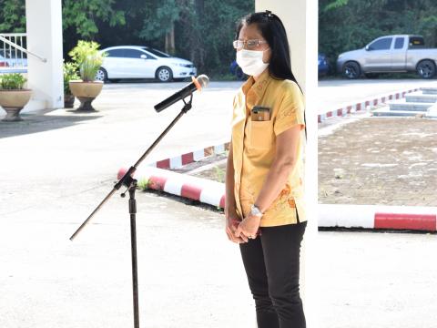 ผู้ว่าราชการจังหวัดปราจีนบุรี มอบถุงยังชีพให้ประชาชนผู้ประสบอุทก