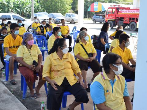 ผู้ว่าราชการจังหวัดปราจีนบุรี มอบถุงยังชีพให้ประชาชนผู้ประสบอุทก