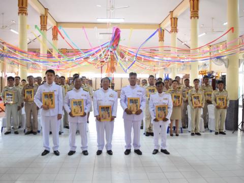 พิธีรับมอบพระบรมฉายาลักษณ์ พระบาทสมเด็จพระเจ้าอยู่หัว และสมเด็จพ