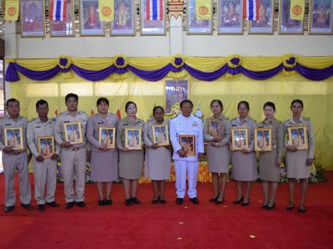 พิธีรับมอบพระบรมฉายาลักษณ์ พระบาทสมเด็จพระเจ้าอยู่หัว และสมเด็จพ