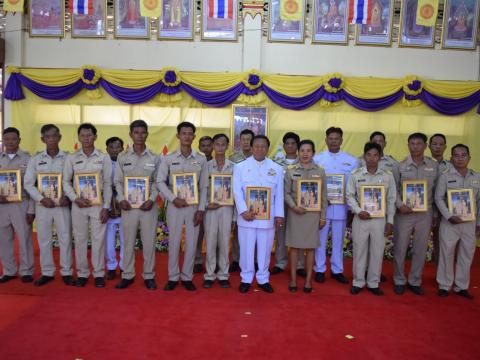 พิธีรับมอบพระบรมฉายาลักษณ์ พระบาทสมเด็จพระเจ้าอยู่หัว และสมเด็จพ