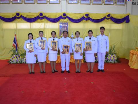 พิธีรับมอบพระบรมฉายาลักษณ์ พระบาทสมเด็จพระเจ้าอยู่หัว และสมเด็จพ