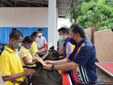 พิธีมอบสิ่งของพระราชทานแก่ประชนผู้ประสบอุทกภัย ในพื้นที่ตำบลวัดโ