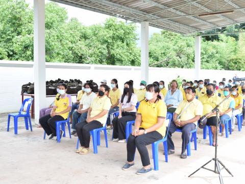 พิธีมอบสิ่งของพระราชทานแก่ประชนผู้ประสบอุทกภัย ในพื้นที่ตำบลวัดโ